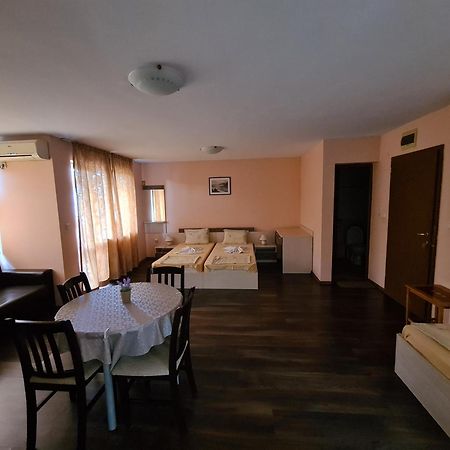 Къща За Гости Яневи Ravda Habitación foto